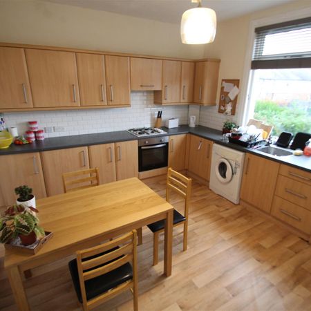 4 bedroom terraced house to rent - Photo 4