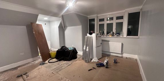 2 Bed Flat, The Limes Avenue, N11 - Photo 2