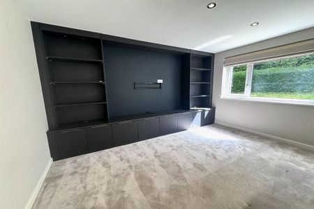 4 bedroom detached house to rent - Photo 2