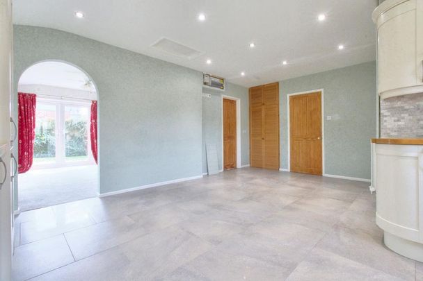 3 bedroom chalet to rent - Photo 1