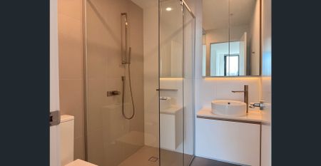 Stylish Box Hill Apartment – Flexible Lease Terms Available - Photo 2