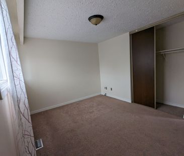 For Lease - 35 Dawson Crescent, Brampton, Ontario - Photo 2