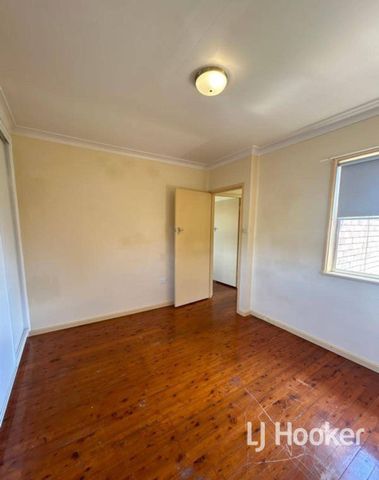 Spacious Unit - Near Holy Trinity School - Photo 3