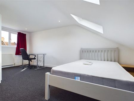 4 bedroom terraced house to rent - Photo 5