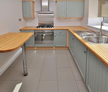 2 bedroom semi-detached house to rent - Photo 5