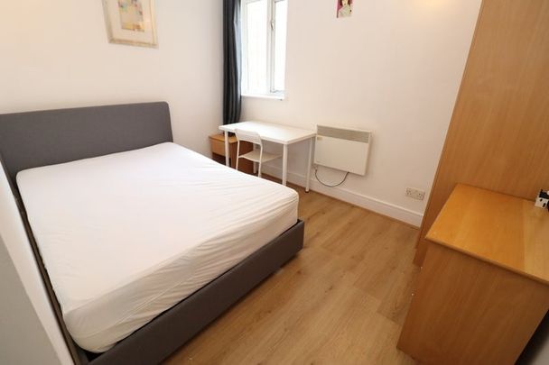 Room in a Shared Flat, Duckett Street, E1 - Photo 1