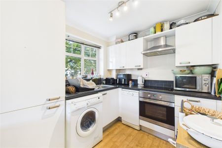 1 bedroom Flat in Wentworth Place, Camberley - Photo 3