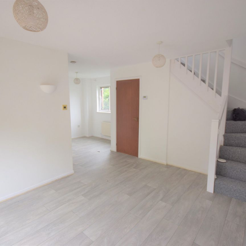 Newly refurbished Two bedroom mid terrace - Photo 1