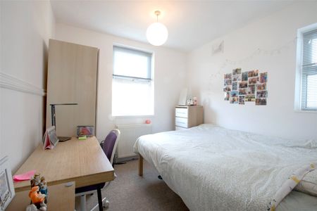 6 bedroom terraced house to rent - Photo 3