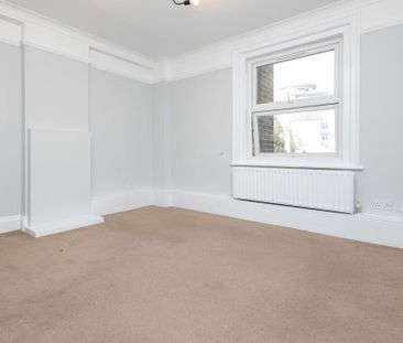3 bedroom flat to rent - Photo 2