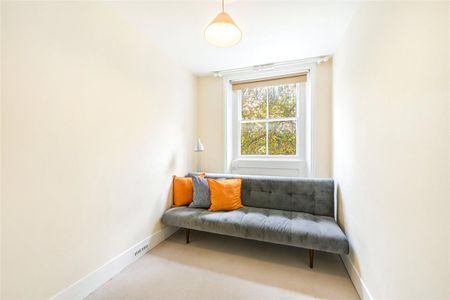 2 bedroom flat in South Kensington - Photo 4