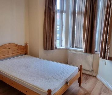 6 bedroom terraced house to rent - Photo 5