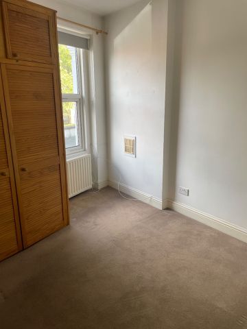2 Bed Flat, Garratt Lane, SW18 - Photo 5