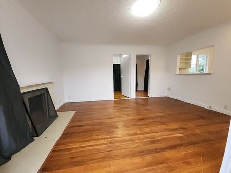 4Bedroom; 800sqm+ land; separate garage + office - Photo 2