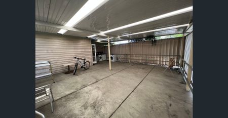 Furnished Bedroom with AIRCON in the heart of Indooroopilly - Photo 2