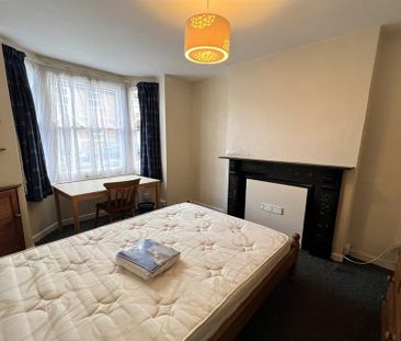 4 bedroom terraced house to rent - Photo 4