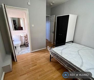 1 bedroom in a house share to rent - Photo 3