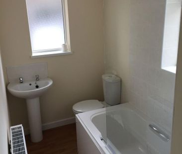 2 bedroom ground floor flat to rent - Photo 1