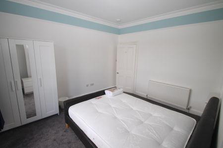 2 Bedroom | Flat 2, 46 Alexandra Road, PL4 7JT - Photo 2