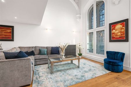 An exceptional three-bedroom triplex apartment, in immaculate condition, set within the iconic Playfair at Donaldson’s, with two private underground parking spaces - Photo 2