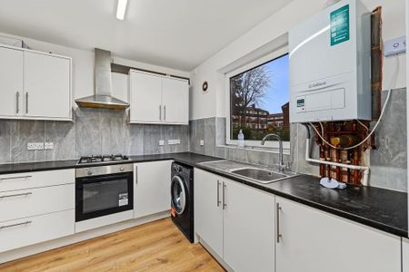 3 bedroom flat to rent - Photo 2