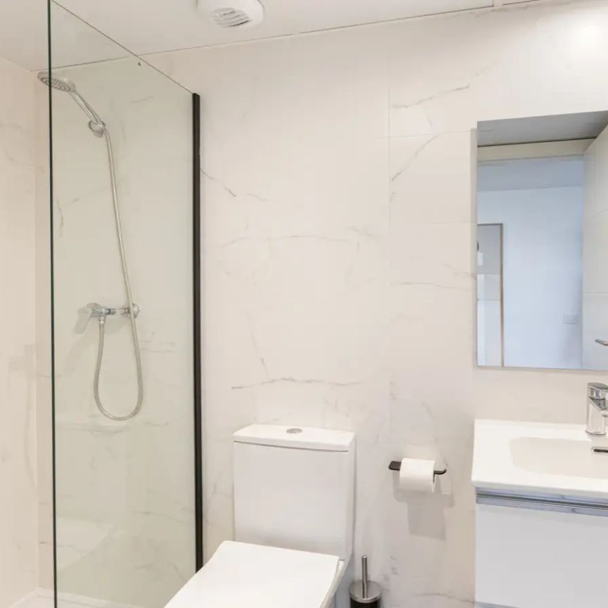 Comfortable, practical in a building with parking, swimming pool and gym - Photo 1
