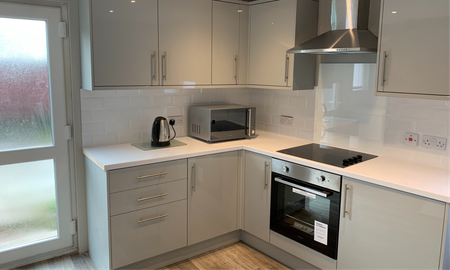 Breeze HIll Room 3 - 1st Floor Single Room - Photo 3