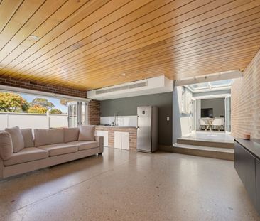 Beautifully Renovated Three Bedroom Home In Prime Location - Photo 2