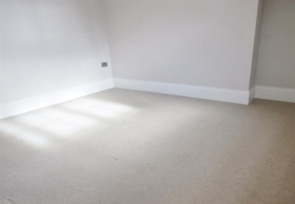 Knighton Drive, Leicester - Photo 1