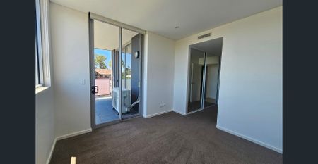 Stunning Modern Two Bedroom Apartment In Convenient Location - Chelsea - Photo 4