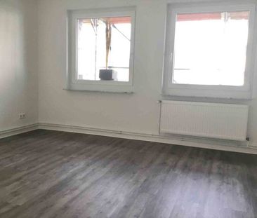 Nette 3-Zimmer-Wohnung mit Tagslichtbad wartet auf neue Bewohner - Foto 2