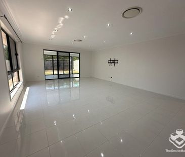 Spacious, Fully Air-Conditioned Home with Dual Entertaining Areas - Photo 6