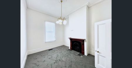 Historic Family Residence - Photo 5