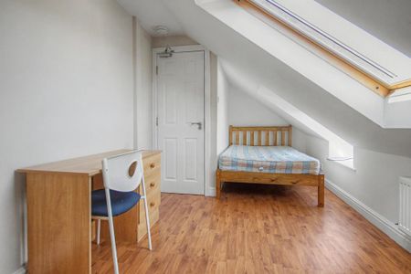 3 bedroom apartment to rent - Photo 4