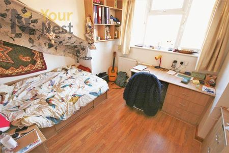 4 bedroom terraced house to rent - Photo 3