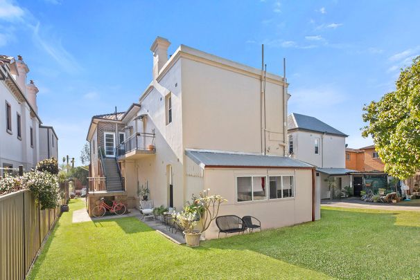 Delightful ground floor art-decor one bedroom flat - Photo 1