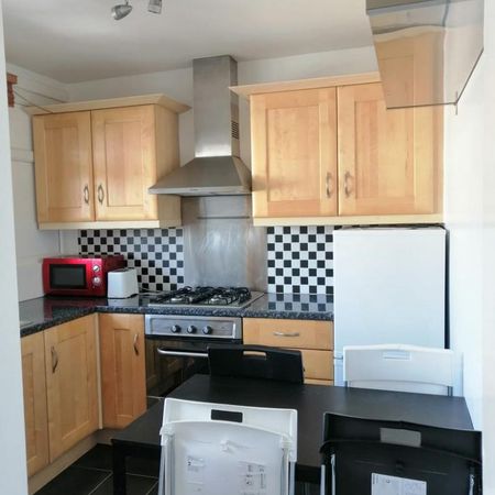 3 bedroom flat share to rent - Photo 3