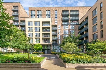 Excellent two-bedroom, two-bathroom flat within Wimbledon Grounds, this prestigious new development next to the AFC Wimbledon Stadium. The apartments all have generous balconies, lift access, secure bike storage and landscaped communal gardens. - Photo 2