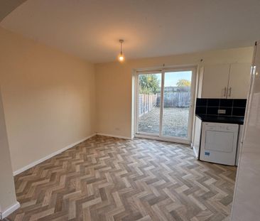 3 bedroom semi-detached house to rent - Photo 6
