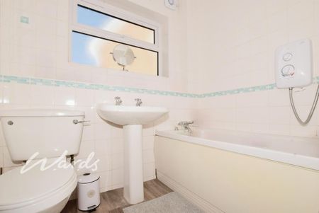 2 bedroom ground floor flat to rent - Photo 4