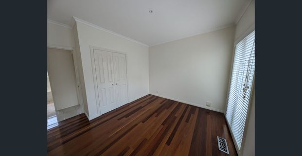 Conveniently located low maintenance living - Photo 1