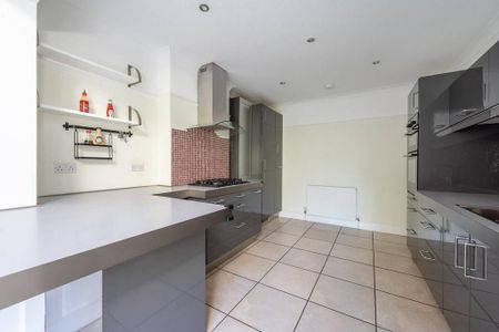 4 bedroom terraced house to rent - Photo 5