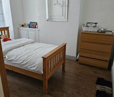 Room in a Shared House, Saint Saviours Road, B8 - Photo 4
