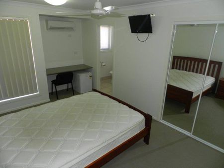 Awesome 5 bedrooms - Dream Home Standard! - Photo 5