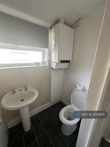 2 bedroom terraced house to rent - Photo 3