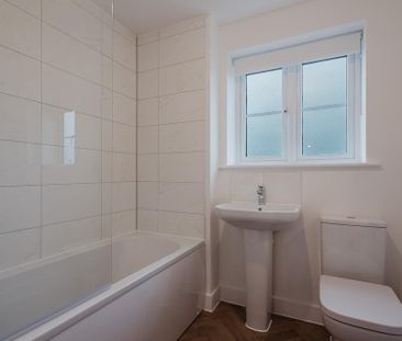 3 bedroom semi-detached house to rent - Photo 6