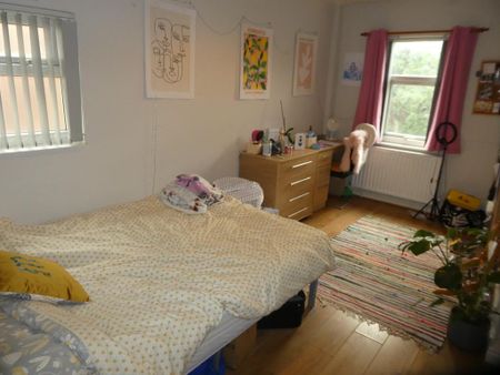 6 bedroom terraced house to rent - Photo 2