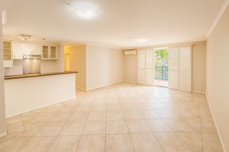 Modern, Spacious & Light-Filled Apartment in Prime Pyrmont Location - Photo 4