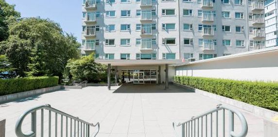 English Bay VIEW Apartment - Photo 2