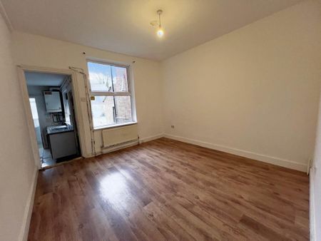 2 bedroom maisonette to rent - Photo 3